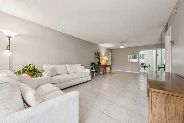 $3,000 | 5040 Rose Hill Drive, Unit 204, Boynton Beach, FL 33437