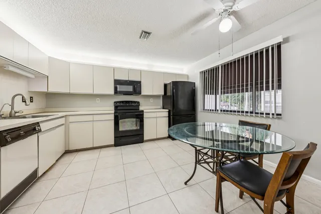 $3,000 | 5040 Rose Hill Drive, Unit 204, Boynton Beach, FL 33437