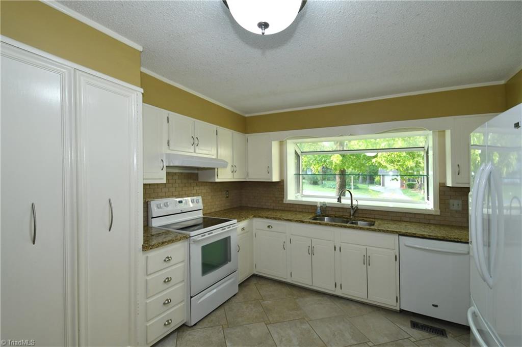 760 Bundaberg Lane Rural Hall, NC 27045 - Photo 5 of 14 Kitchen
