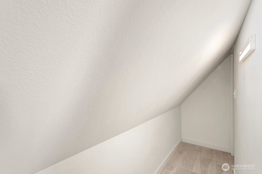 3710 Southwest 106th Street Seattle, WA 98146 - Photo 19 of 21