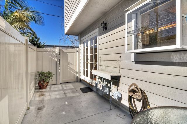 $1,672,000 | 1880 Fullerton Avenue, Costa Mesa, CA 92627