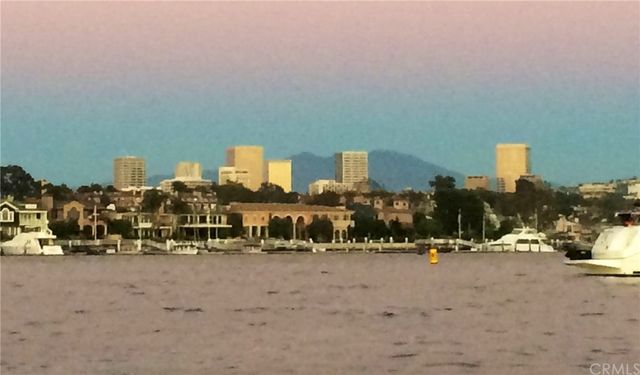 $1,672,000 | 1880 Fullerton Avenue, Costa Mesa, CA 92627