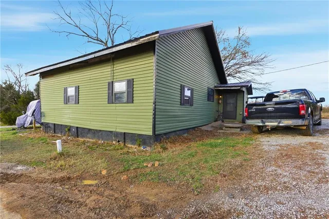 $221,000 | 17503 South 900 Road, Nevada, MO 64772