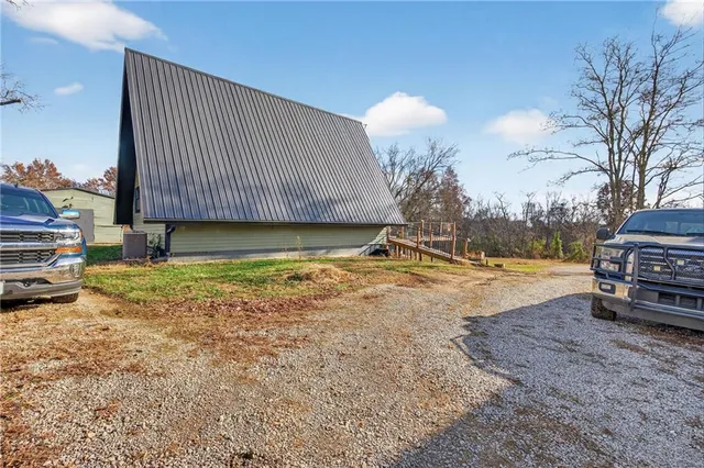 $221,000 | 17503 South 900 Road, Nevada, MO 64772