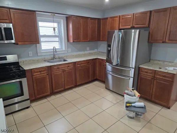 $2,500 | 33 Glover Avenue, Paterson, NJ 07501