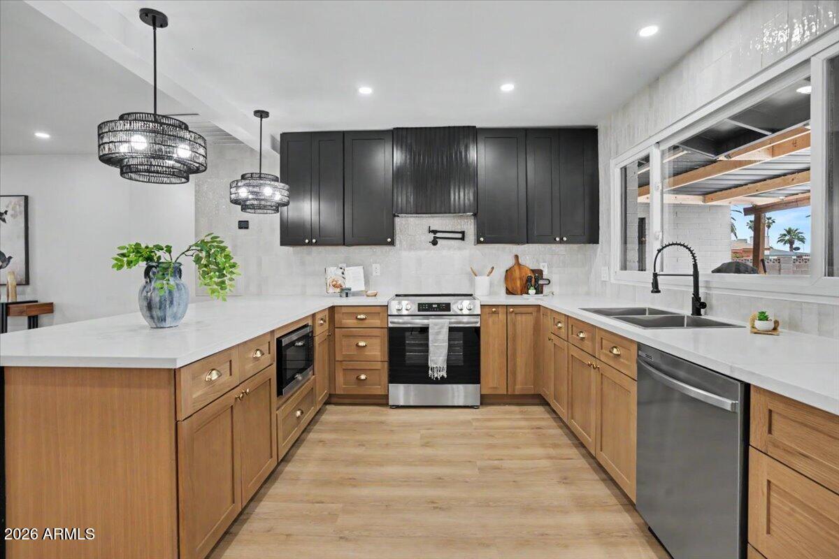 2908 South George Drive Tempe, AZ 85282 - Photo 12 of 21 17-Kitchen Area