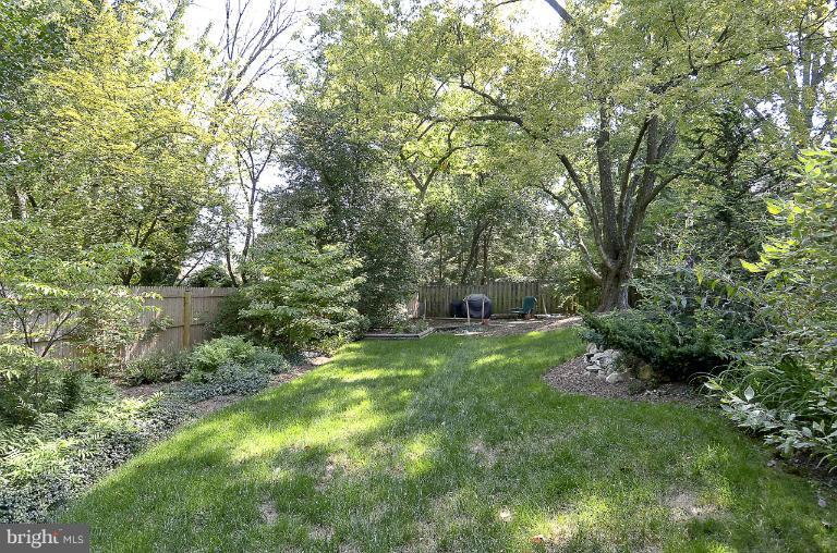 11911 Smoketree Road Potomac, MD 20854 - Photo 11 of 27 Exterior (Rear)