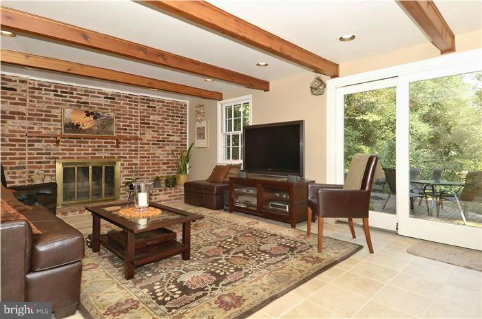 11911 Smoketree Road Potomac, MD 20854 - Photo 13 of 27 Family Room