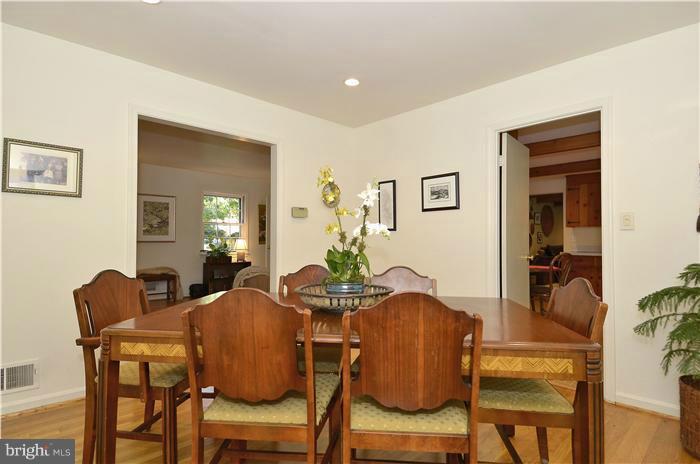 11911 Smoketree Road Potomac, MD 20854 - Photo 16 of 27 Dining Room