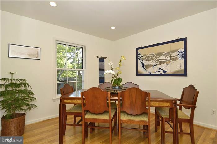 11911 Smoketree Road Potomac, MD 20854 - Photo 17 of 27 Dining Room
