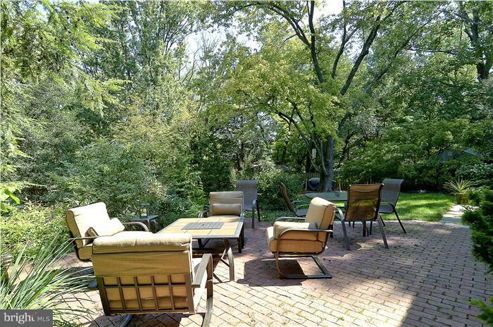 11911 Smoketree Road Potomac, MD 20854 - Photo 18 of 27 Patio
