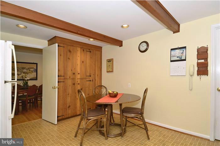 11911 Smoketree Road Potomac, MD 20854 - Photo 22 of 27 Kitchen