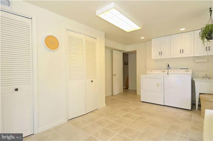 11911 Smoketree Road Potomac, MD 20854 - Photo 5 of 27 All purpose rm