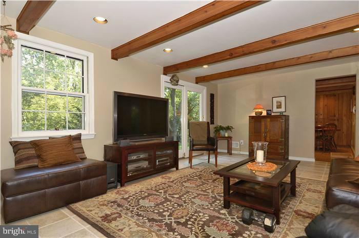 11911 Smoketree Road Potomac, MD 20854 - Photo 8 of 27 Family Room