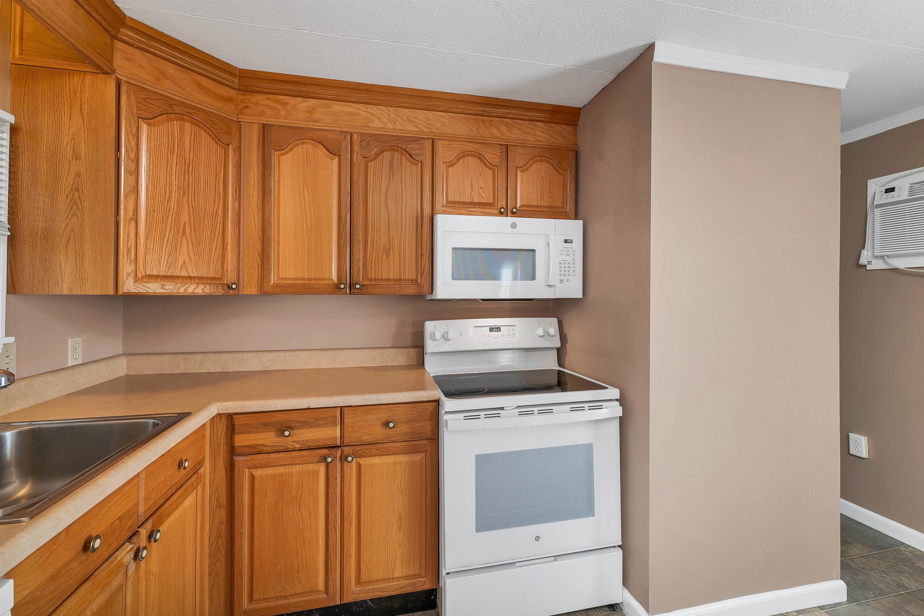 9 Strawberry Lane Concord, NH 03301 - Photo 4 of 37