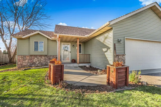 $299,500 | 1083 Lawrence Circle, Sartell, MN 56377