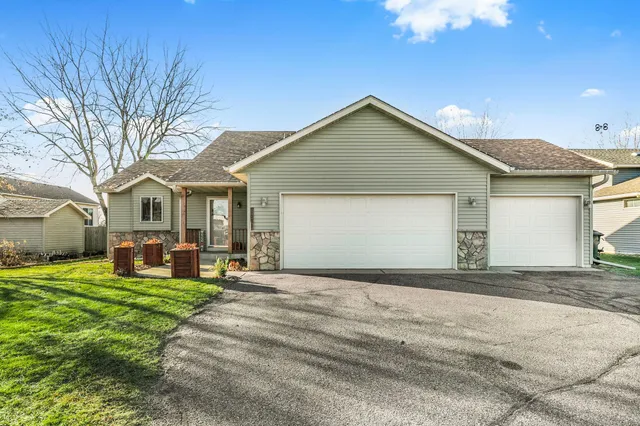 $299,500 | 1083 Lawrence Circle, Sartell, MN 56377