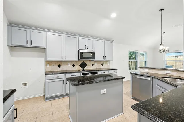 $2,800 | 12404 Daimler Drive, Frisco, TX 75033