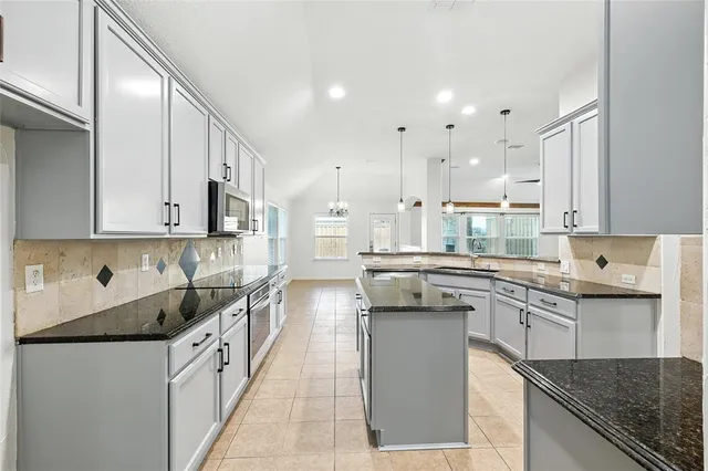 $2,800 | 12404 Daimler Drive, Frisco, TX 75033