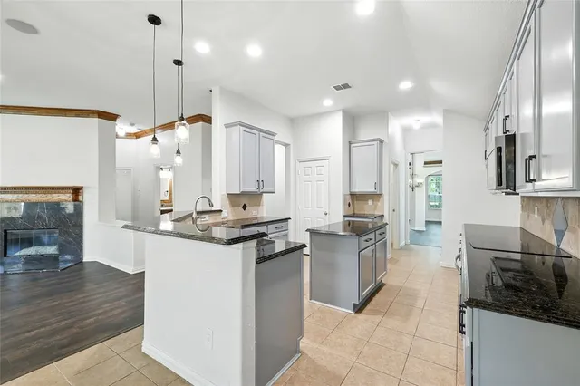 $2,800 | 12404 Daimler Drive, Frisco, TX 75033