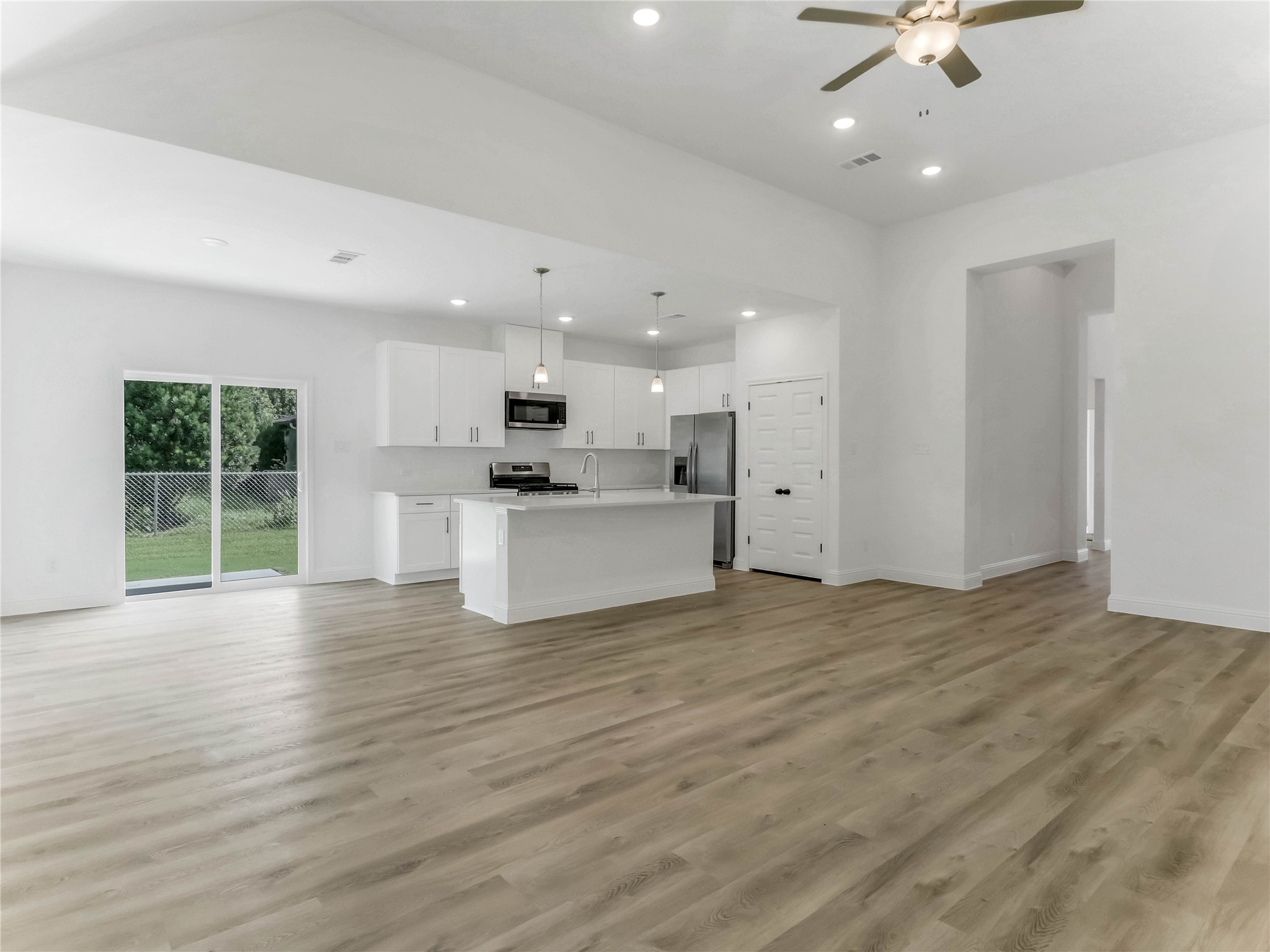 612 Evans Street Angleton, TX 77515 - Photo 5 of 33