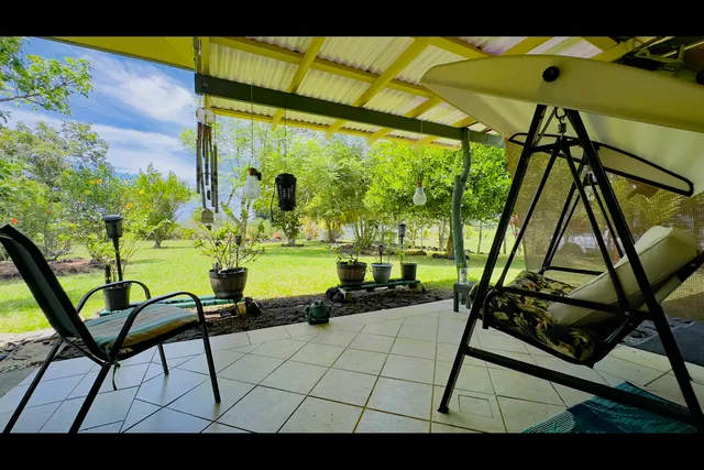 a view of an outdoor space