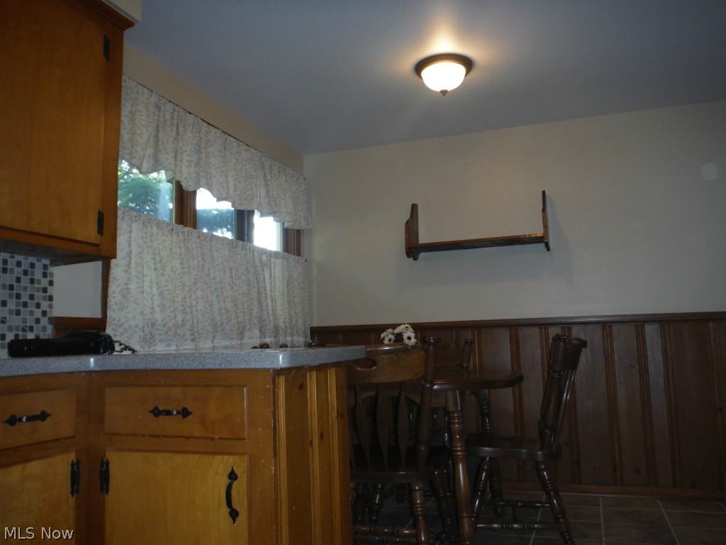 140 Far View Road Southwest North Canton, OH 44720 - Photo 7 of 25 Eat in Kitchen