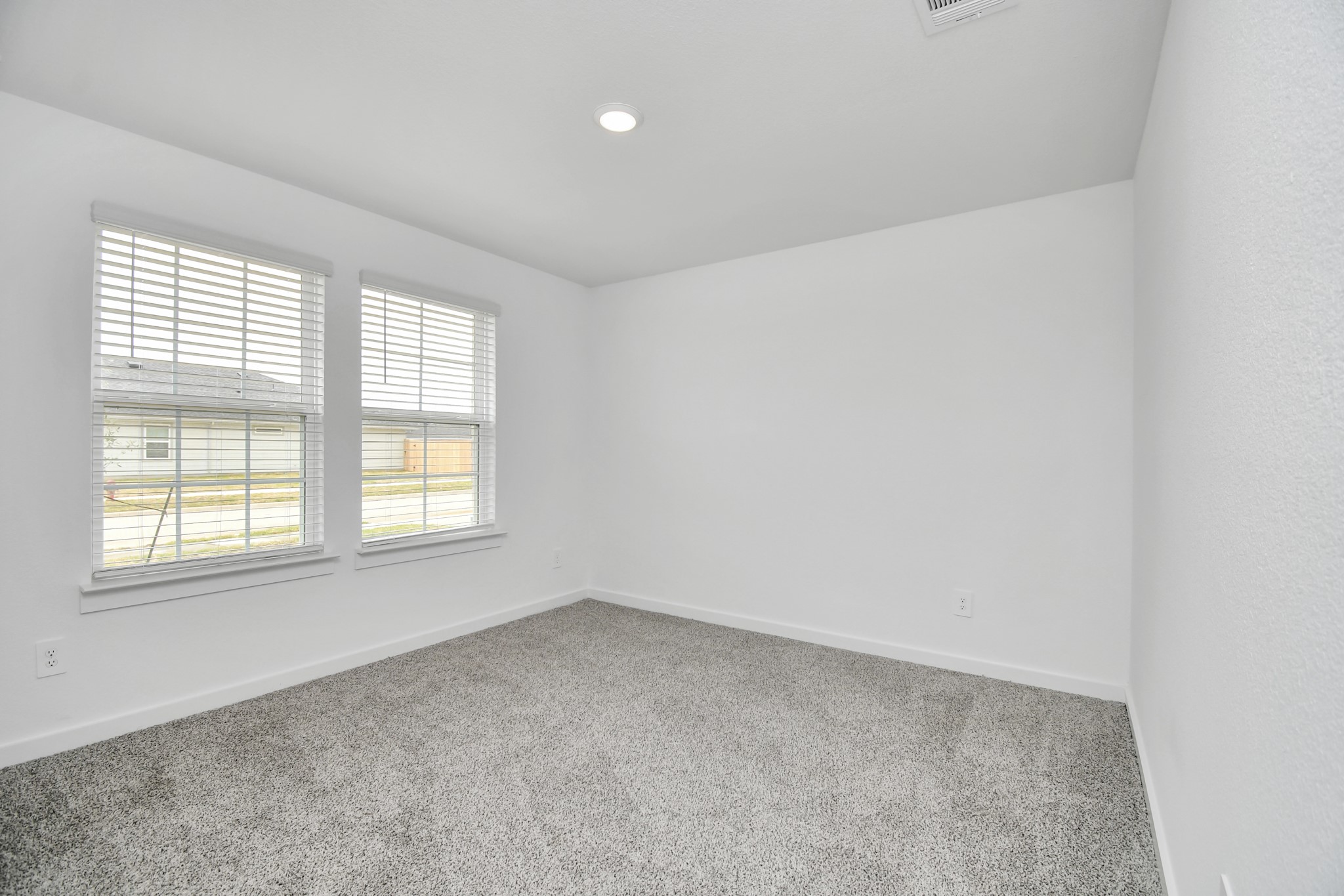 8519 Swenson Lane Rosharon, TX 77583 - Photo 7 of 35