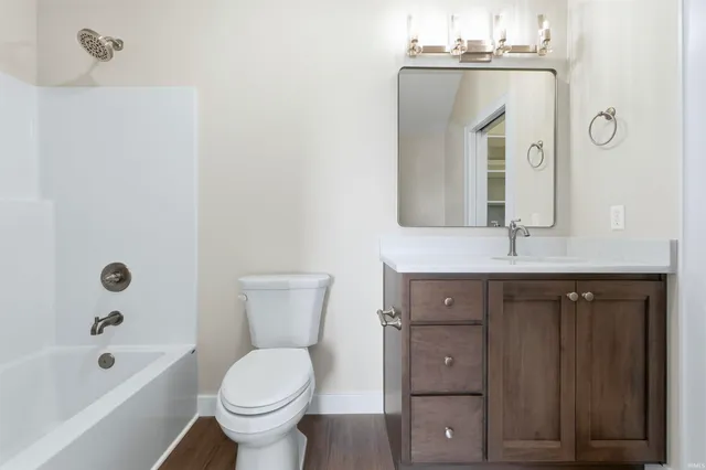 $824,900 | 2042 Burnt Lk Drive, Fort Wayne, IN 46814