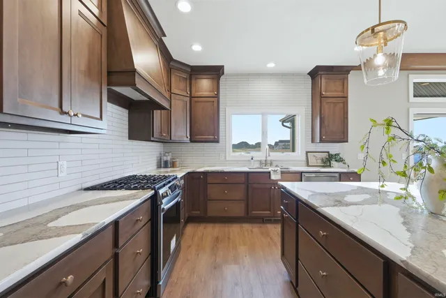 $824,900 | 2042 Burnt Lk Drive, Fort Wayne, IN 46814