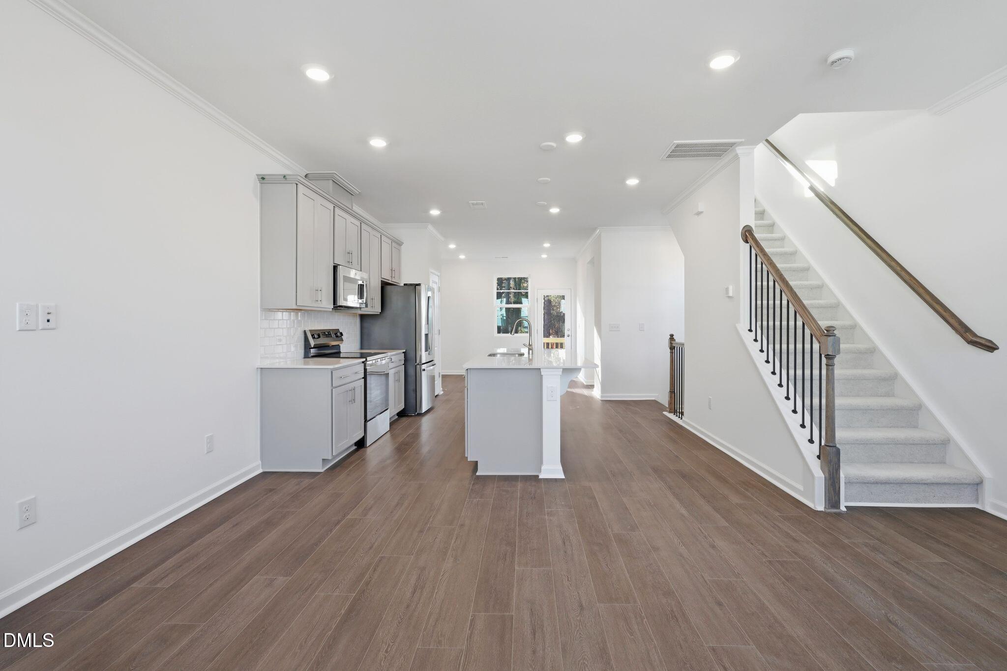 3600 Elm Grv Lane Raleigh, NC 27604 - Photo 4 of 33 SUN_ElmGrove_Pic_Wyatt_QMI_31_Great_3of3