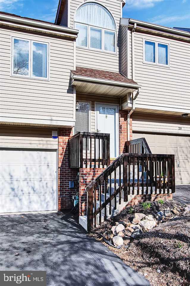10 Greenleaf Road York, PA 17406 - Photo 2 of 25 Gallery Image 2