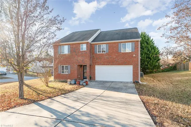 $270,000 | 1123 Edinburgh Drive, Jamestown, NC 27282