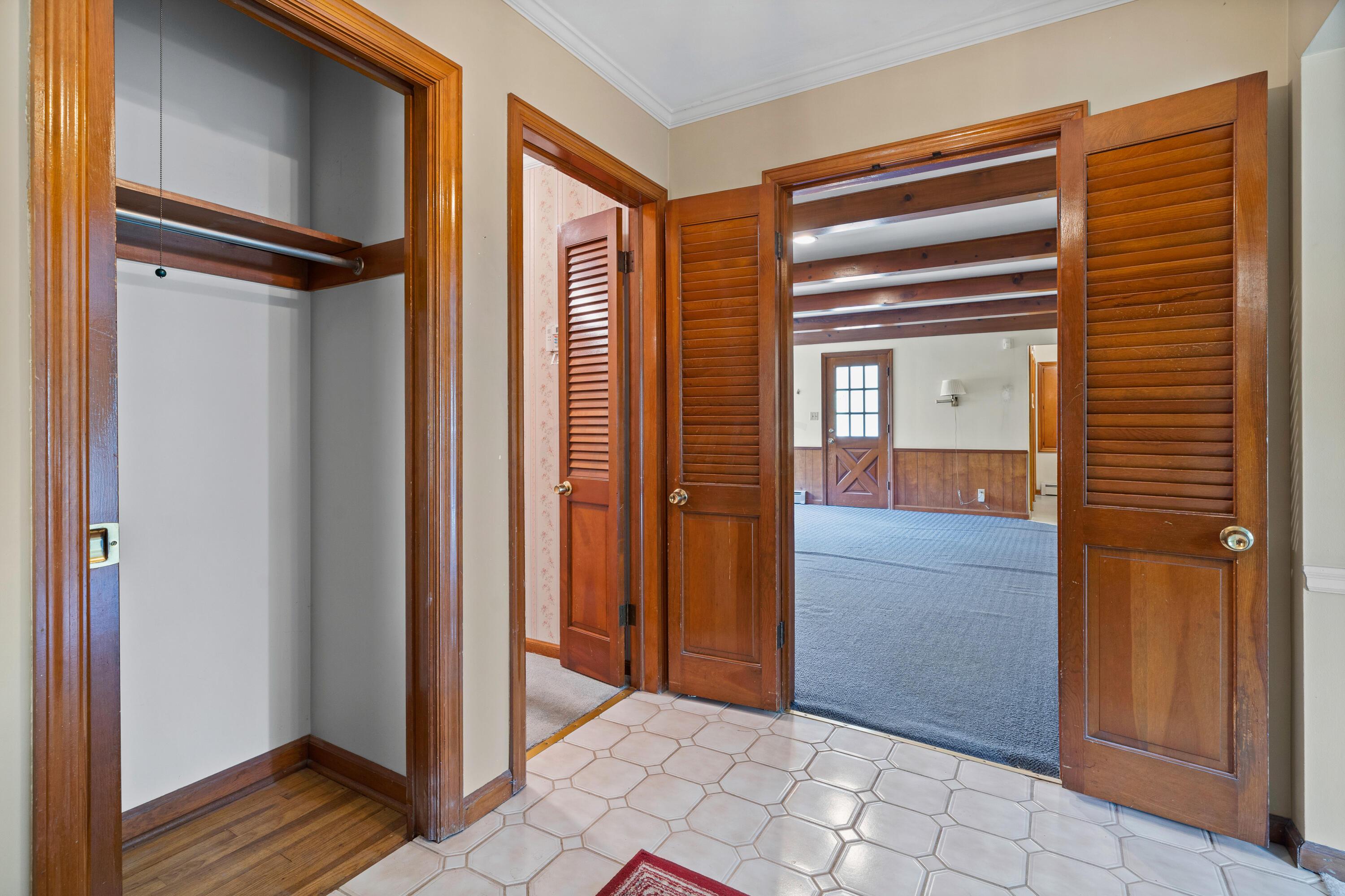3167 Eastwick Road Columbus, OH 43232 - Photo 3 of 32 Gallery Image 3