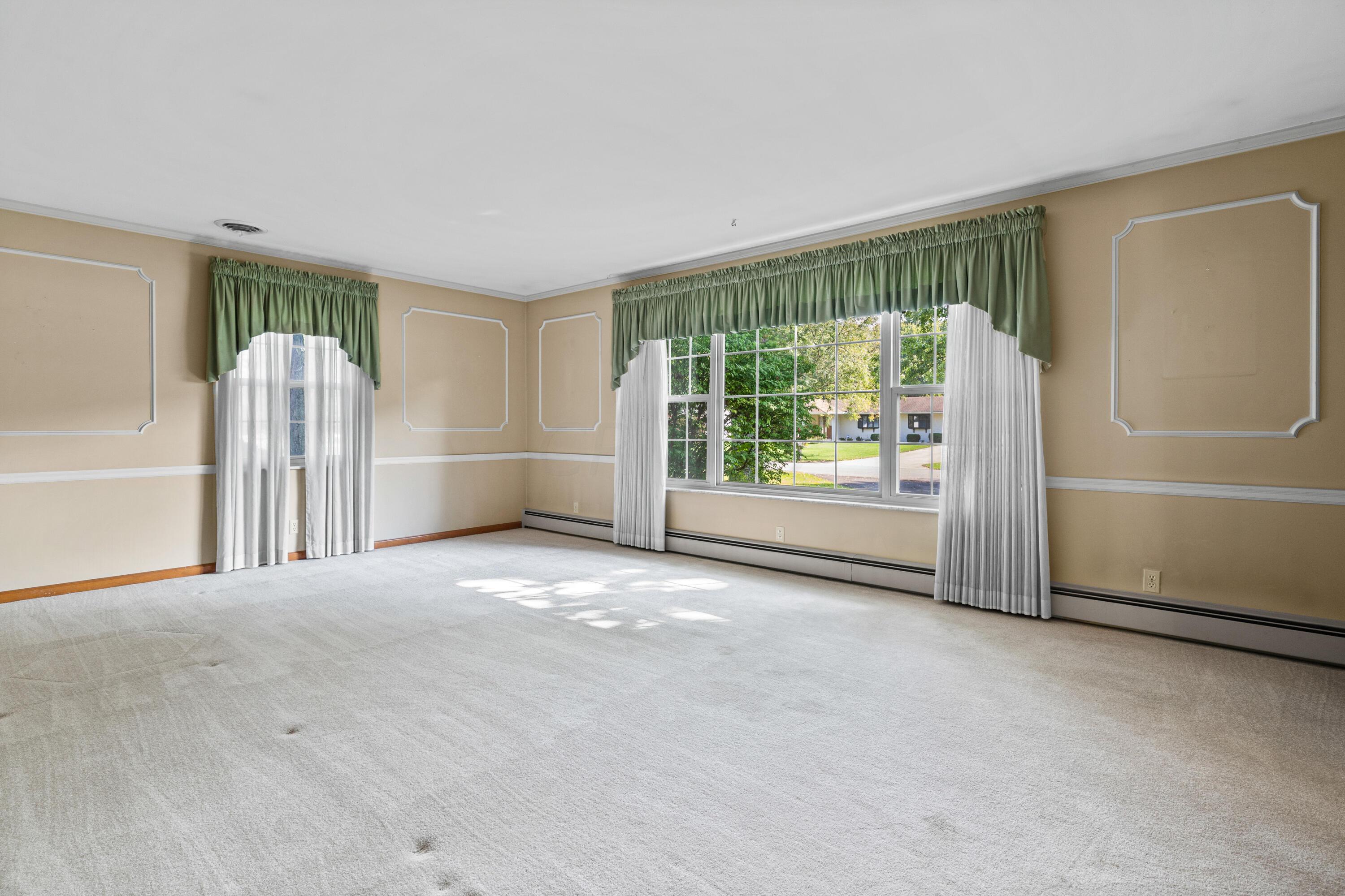 3167 Eastwick Road Columbus, OH 43232 - Photo 4 of 32 Gallery Image 4