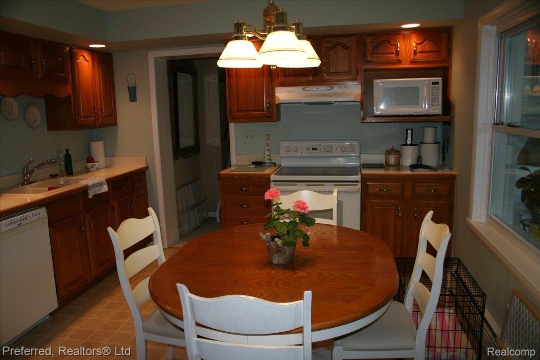 48210 Gyde Road Canton, MI 48187 - Photo 16 of 19 IMG_9546