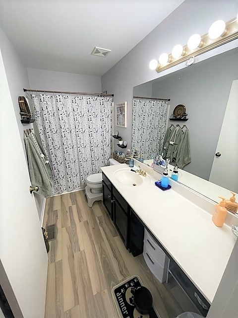 308 Richfield Trail Romeoville, IL 60446 - Photo 14 of 18 a bathroom with a sink a mirror and shower