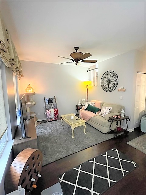 308 Richfield Trail Romeoville, IL 60446 - Photo 6 of 18 a living room with furniture