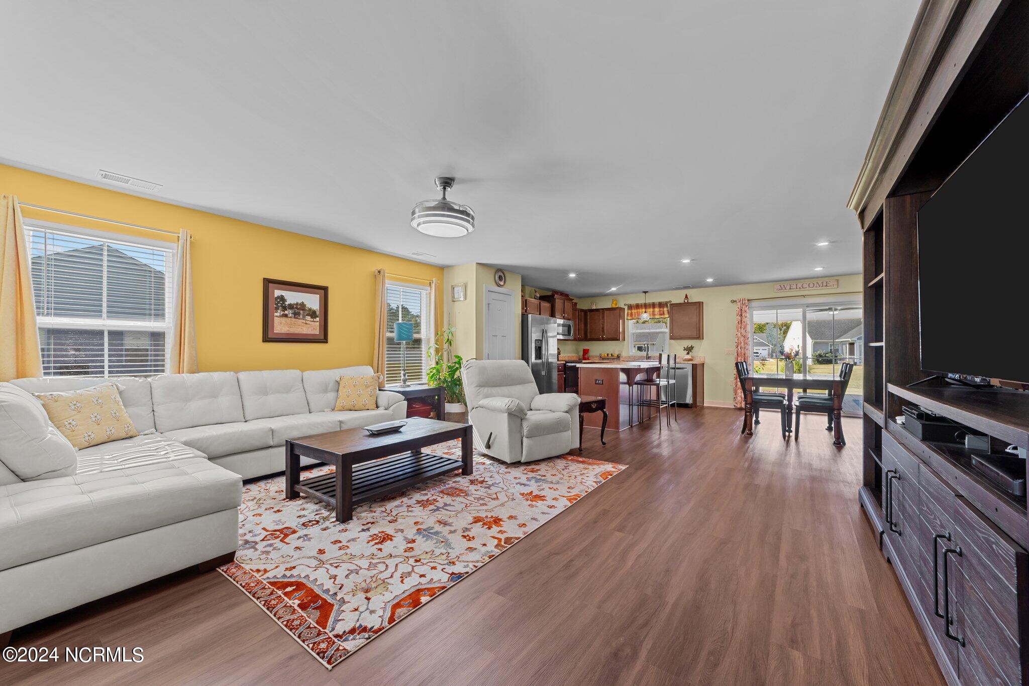 123 Hidden View Loop Moyock, NC 27958 - Photo 10 of 36 Great Room