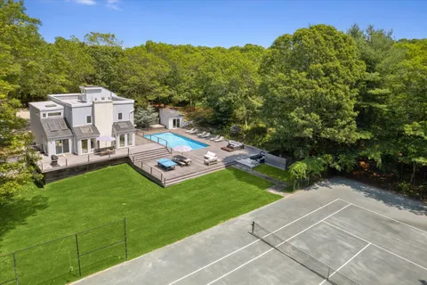 $3,295,000 | 2 Jodys Path, East Hampton, NY 11937