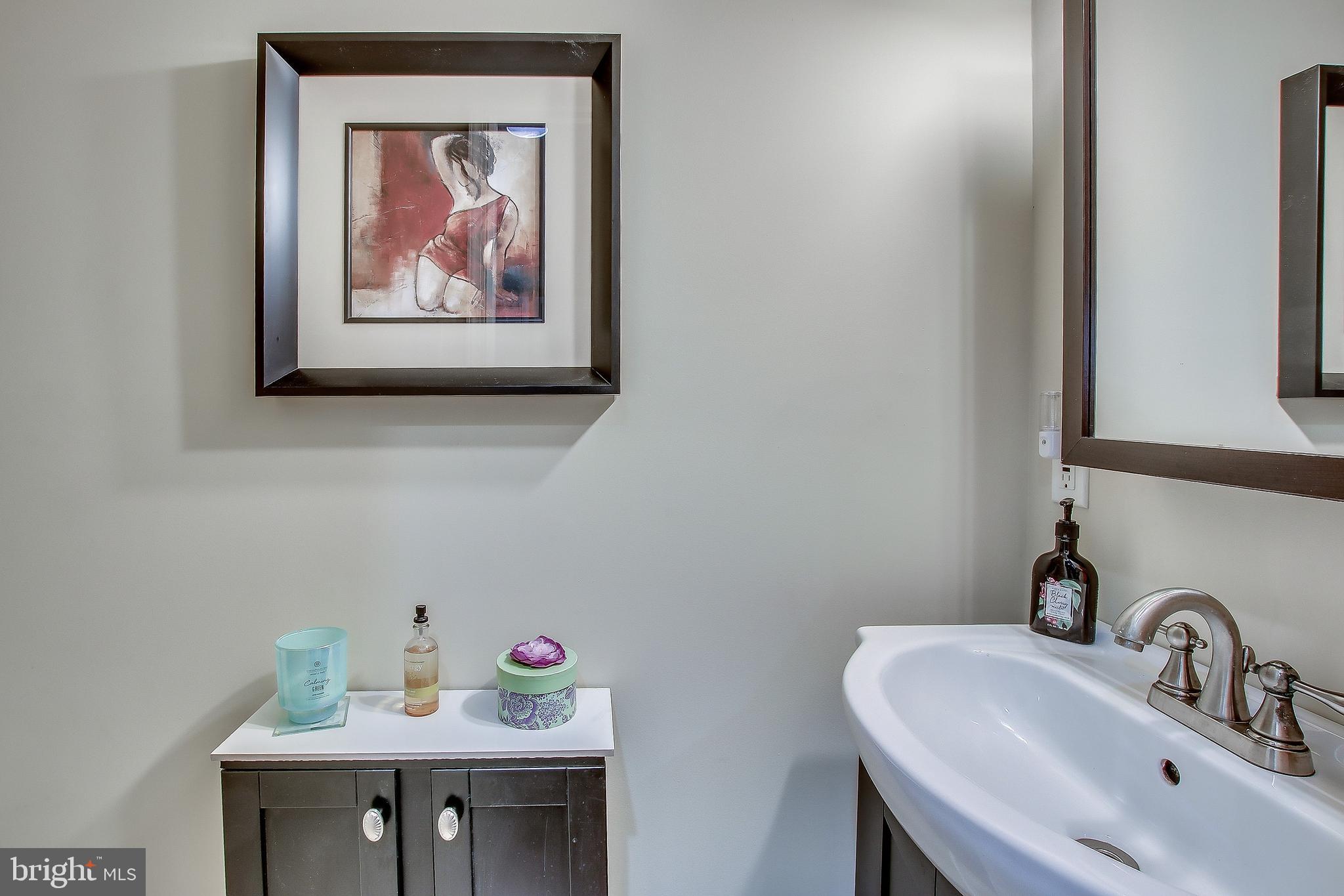 4280 Lawnside Road Philadelphia, PA 19154 - Photo 17 of 36 Powder Room