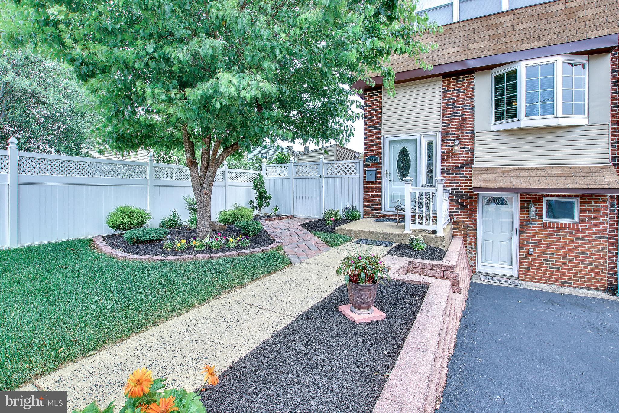 4280 Lawnside Road Philadelphia, PA 19154 - Photo 3 of 36 Exterior Front