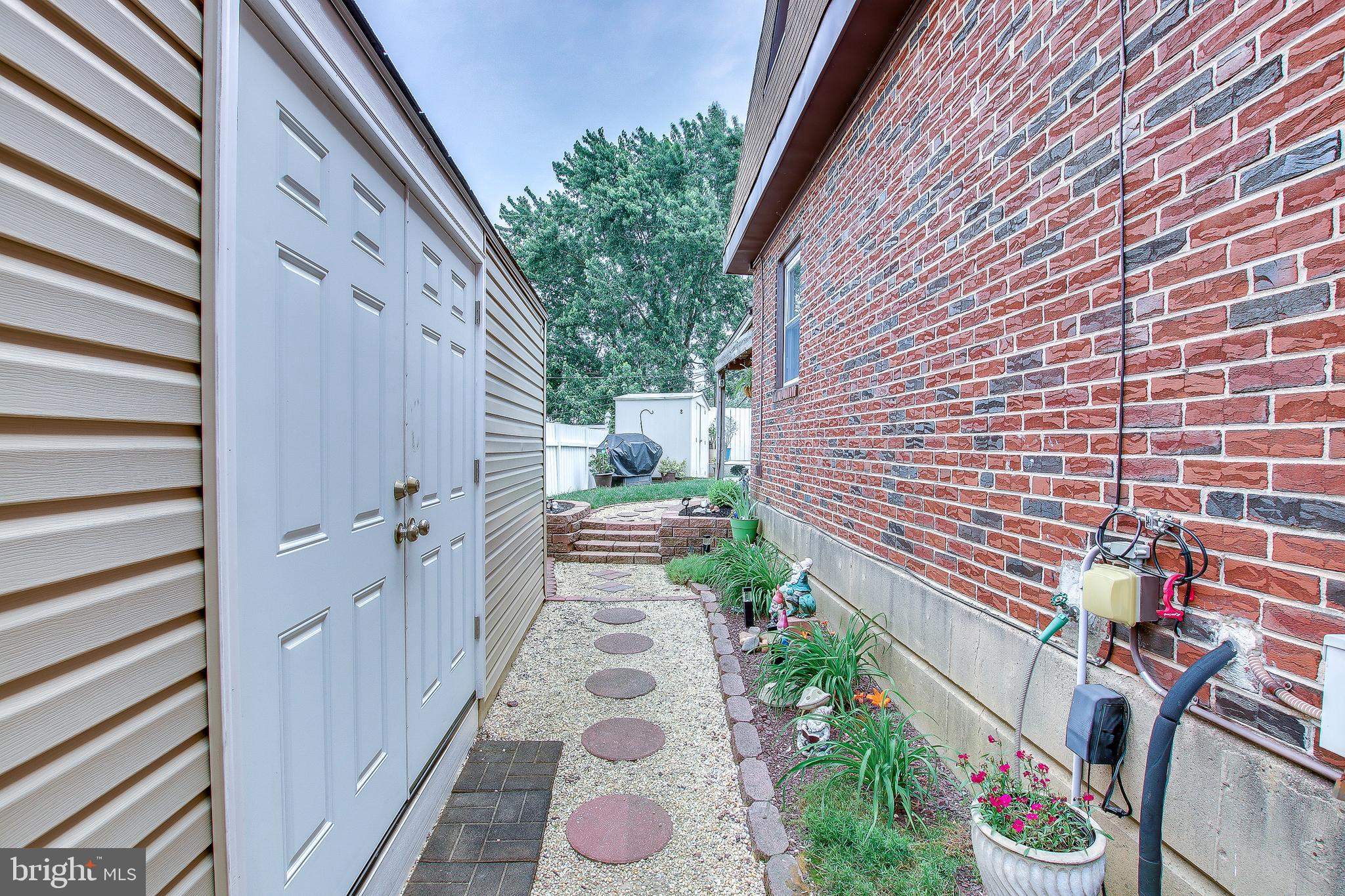 4280 Lawnside Road Philadelphia, PA 19154 - Photo 36 of 36 Breezeway