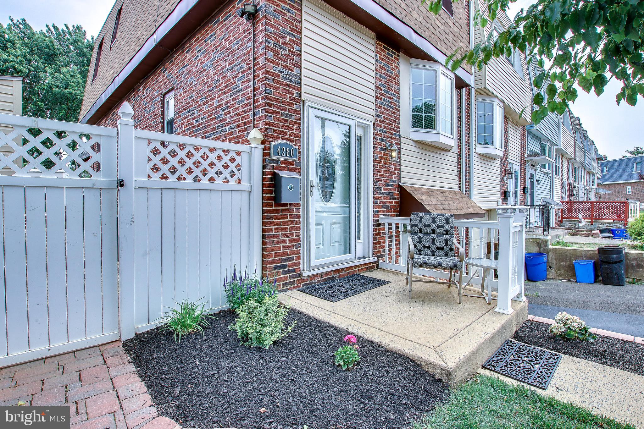 4280 Lawnside Road Philadelphia, PA 19154 - Photo 5 of 36 Exterior Front Yard
