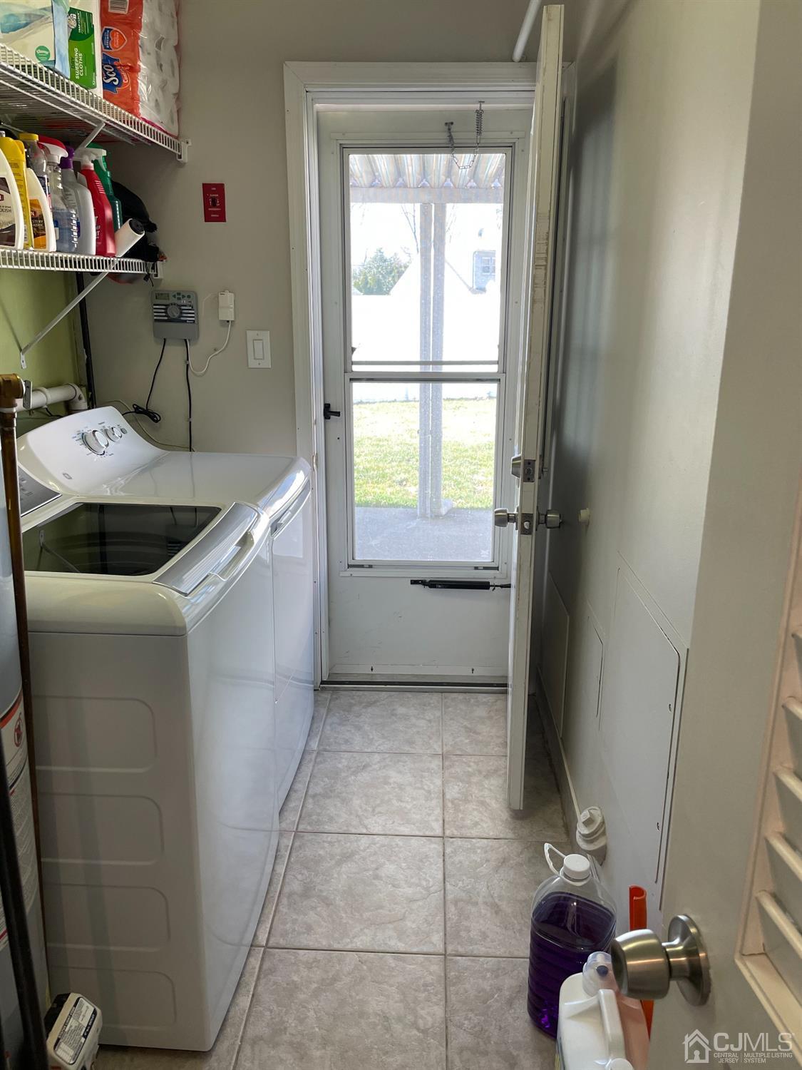43 Brookville Road Edison, NJ 08817 - Photo 10 of 31 a room with a washing machine and a sink