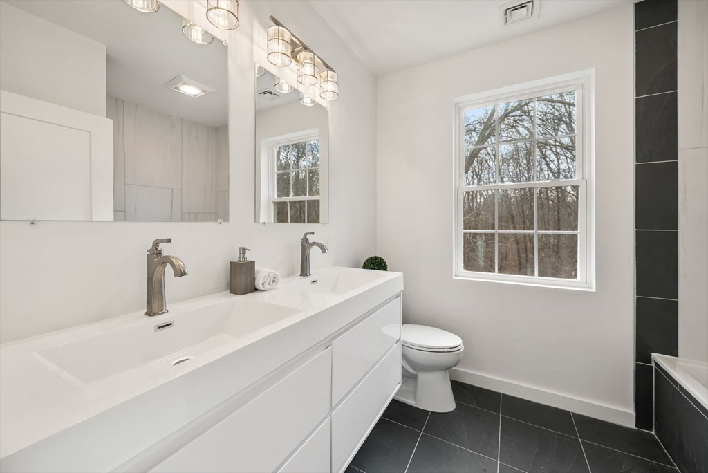 441 Old County Road Westport, MA 02790 - Photo 17 of 23