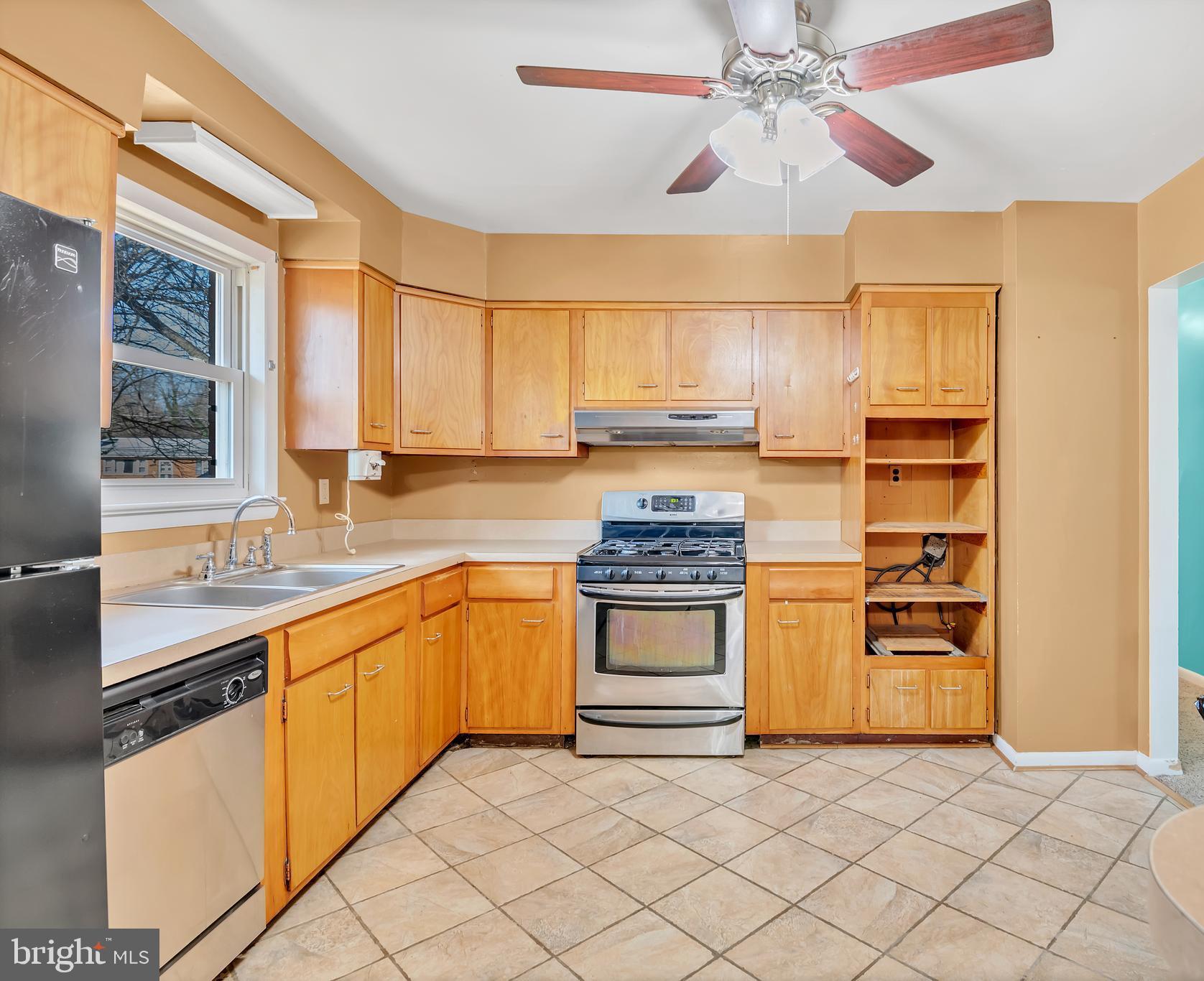 7012 Groveton Drive Clinton, MD 20735 - Photo 1 of 22 2ND VIEW OF KITCHEN