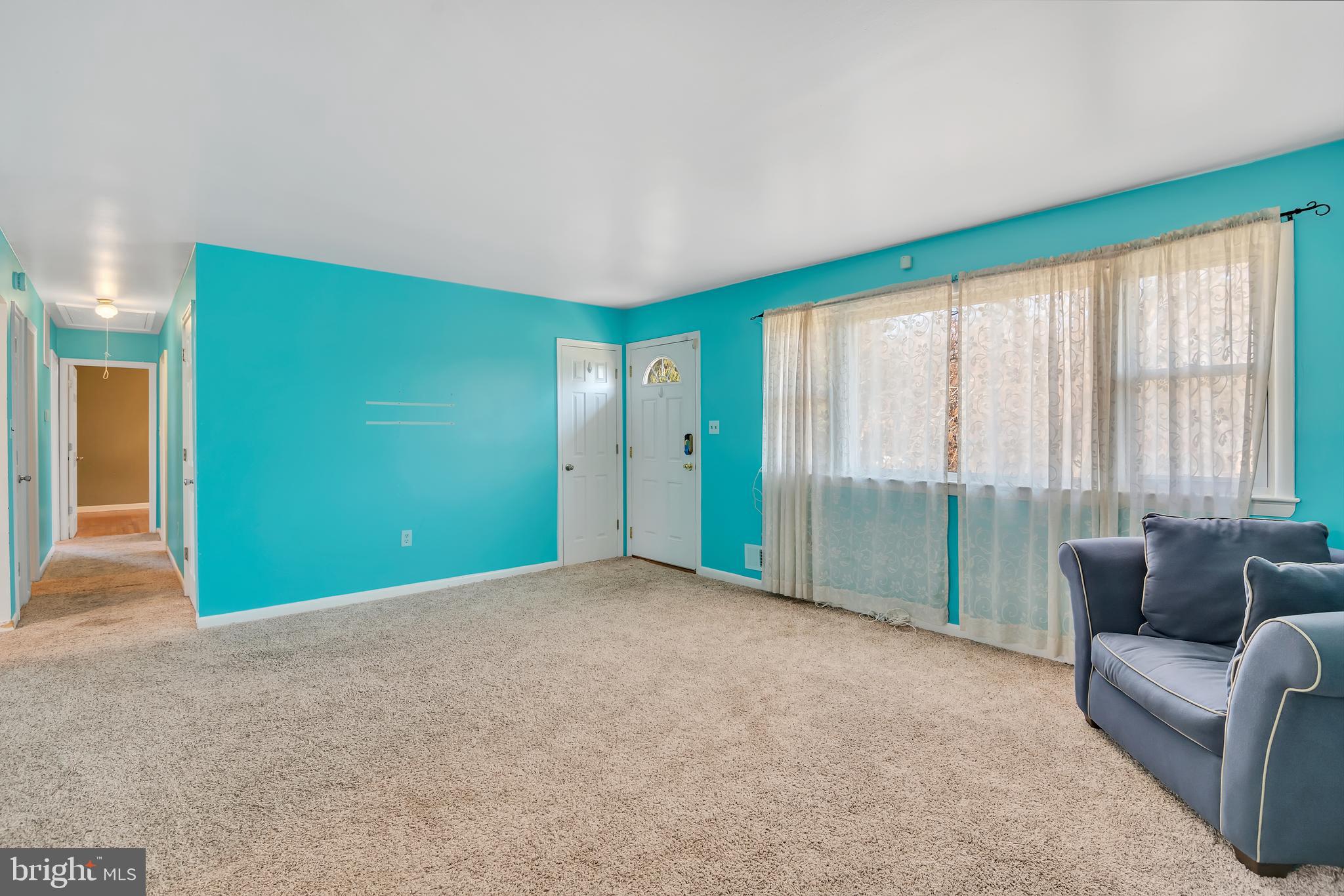 7012 Groveton Drive Clinton, MD 20735 - Photo 5 of 22 HUGE LIVING ROOM