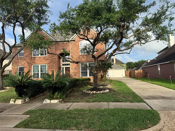 $3,200 | 2311 Echo Harbor Drive, Pearland, TX 77584