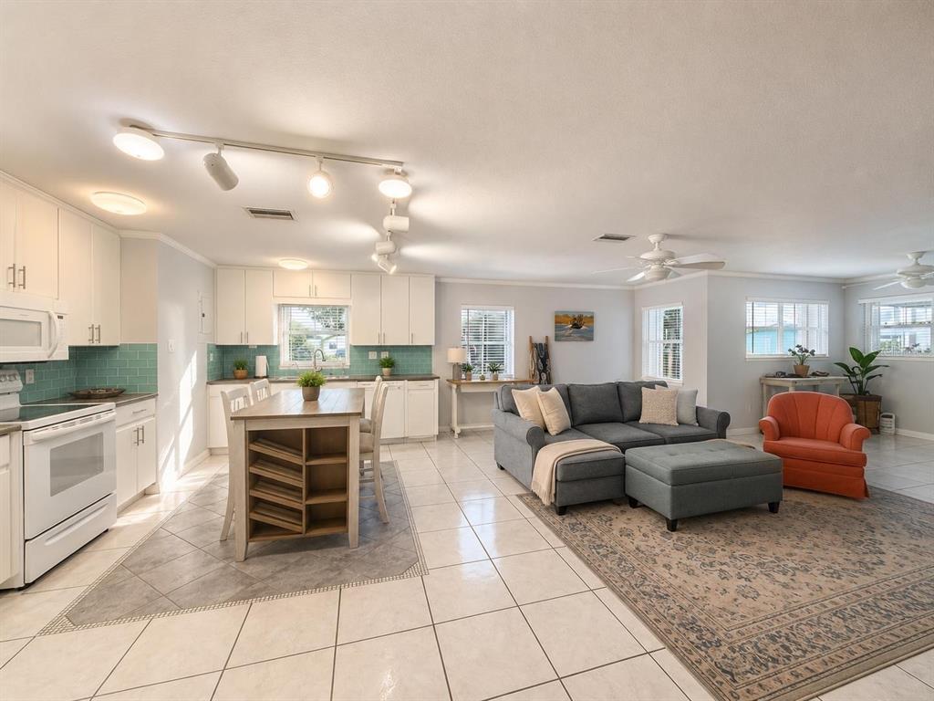 1205 Lisa Lane Okeechobee, FL 34974 - Photo 2 of 26